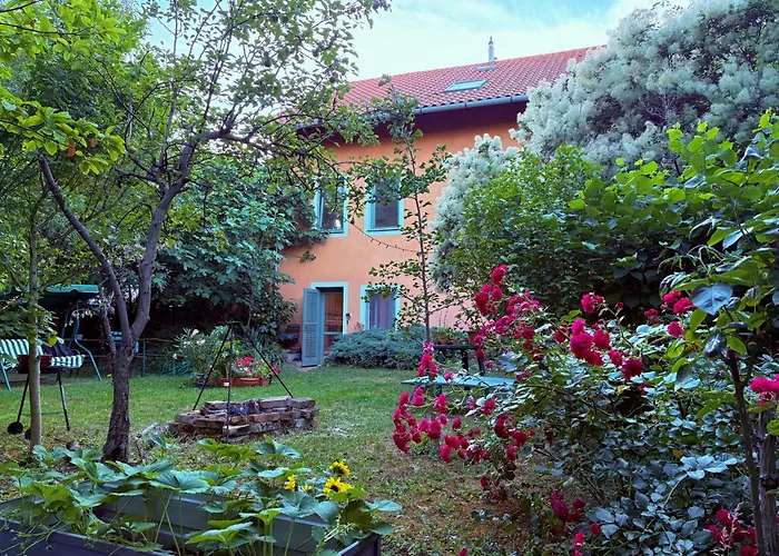 Balazs Guesthouse - In A Green Area, With Our Own Garden - Next To Metro 4 Station Boedapest